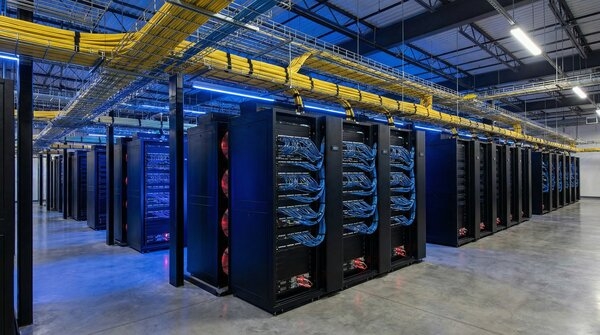 Structured cabling and fibre patch panels in data centre rack