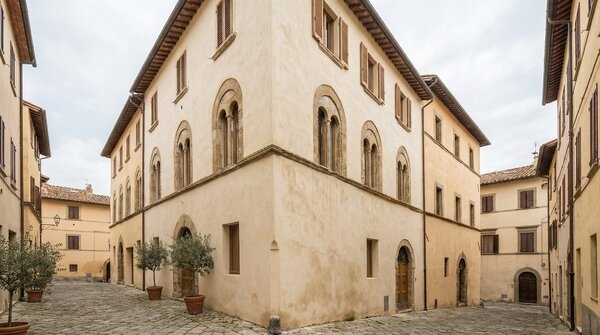 Lime-based plaster and tile finishes on walls and ceilings